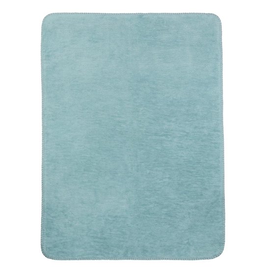 Rechthoekige blauwgroene wiegdeken met afgeronde hoeken en een gestikte rand.
