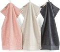 Drie Walra gastendoekjes in roze, crème en antraciet, opgehangen aan lussen.
