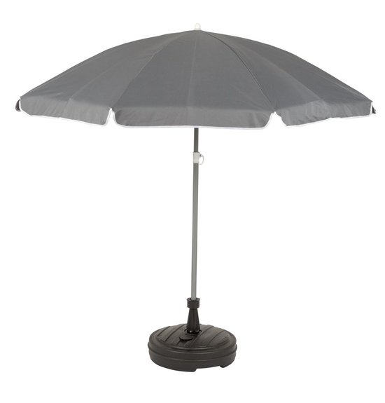 Grijze parasol met witte rand, staand in een zwarte parasolvoet.