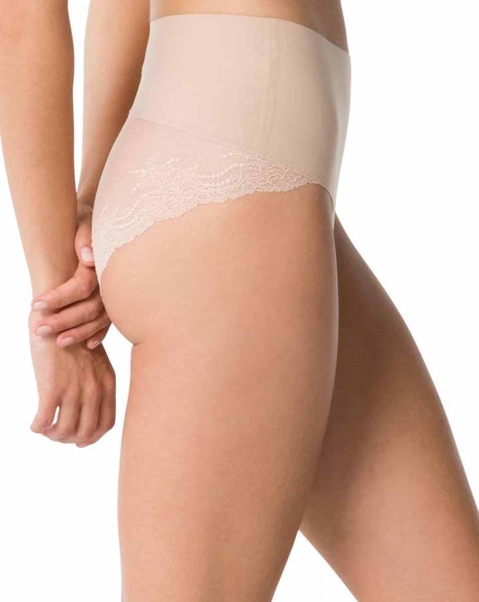 Spanx Undie-Tectable Lace Cheeky