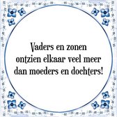 Tegeltje met Spreuk cadeau voor vader: Vaders en zonen ontzien elkaar veel meer dan moeders en dochters! + Cadeau verpakking & Plakhanger