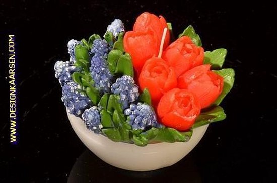 Schaaltje met tulpen ROOD en blauwe druifjes, KAARS