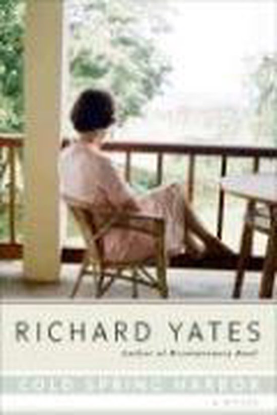 Vrouw in lichtroze jurk zittend op een veranda, met 'RICHARD YATES' en 'COLD SPRING HARBOR' op de omslag.