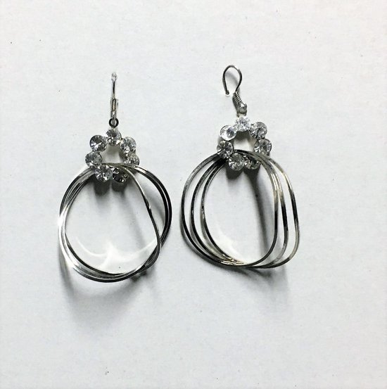 Fashionidea - Mooie lange zilverkleurige oorbellen met aparte ringen en  glimmende... | bol.com