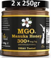 MANUKA HONING MGO® 300+ 500g (= 2 x 250g) / T.h.t. 01-09-2026 / BEE NATURAL MANUKAHONING IN EEN ECHT GLAZEN POT
