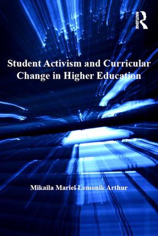 Boekomslag: Student Activism and Curricular Change in Higher Education door Mikaila Mariel-Lemonik Arthur, abstract blauw licht.