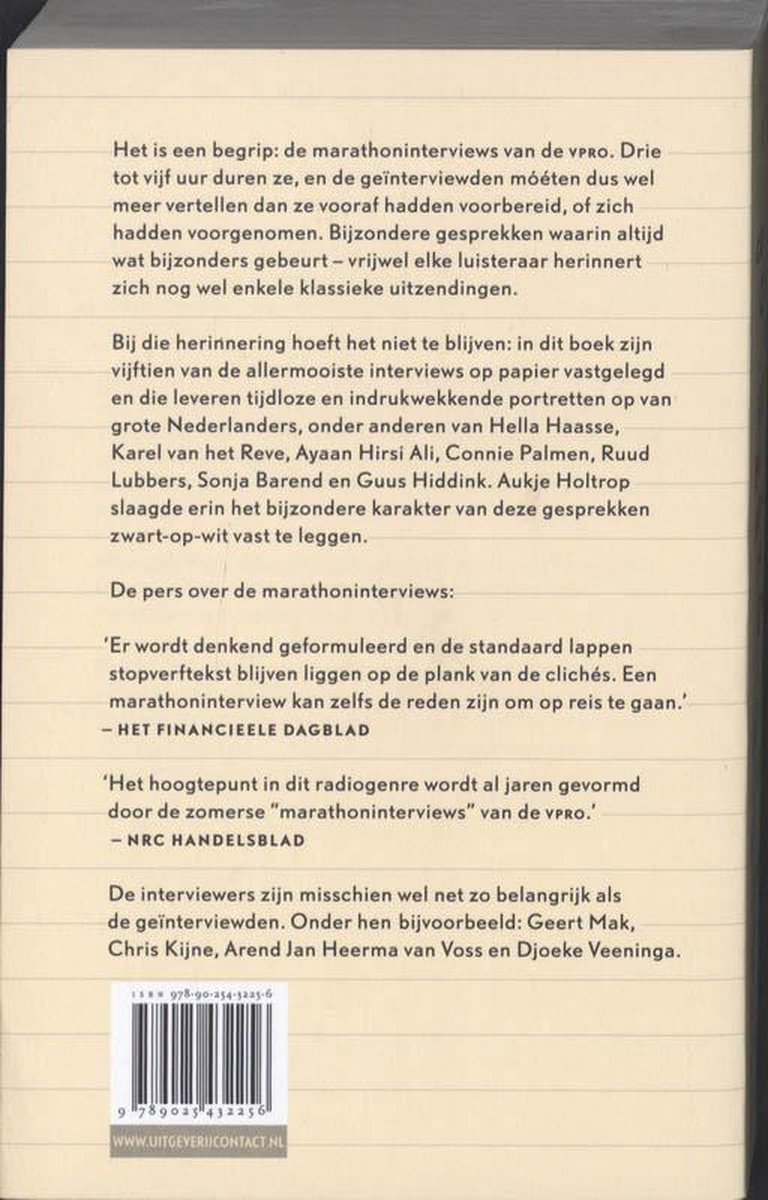 Boekomslag met tekst over marathoninterviews, met auteursnamen en recensies. Zwart-witte tekst op een beige achtergrond.