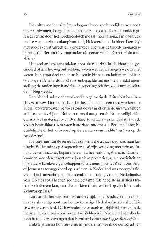 Pagina uit een boek met tekst over Prins Bernhard, zijn jeugd en de Tweede Wereldoorlog.