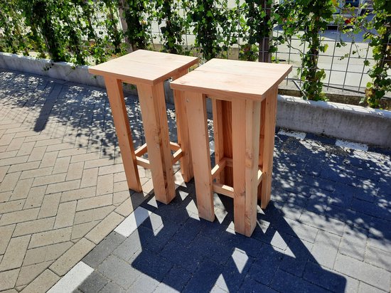 2 stuks barkruk Easy van Douglas hout, voor bij een bar tafel / sta tafel