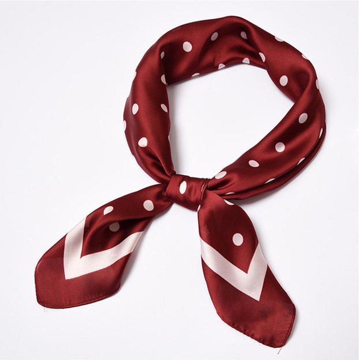 Stijlvolle Sjaal Rood - Off-White Dots – 70 x 70 cm | Hoofdband - Sjaaltje - Bandana - Haarband | Gestipt - Stip - Polkadot - Dots | Prachtige glans | Chique om nek of aan tas! DH collection