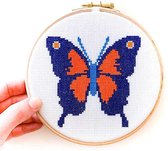 Borduurpakket vlinder | Vlinder borduren voor beginners | Compleet pakket met houten borduurring, Aida borduurstramien en DMC borduurgaren