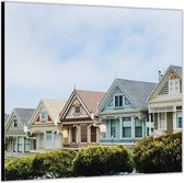Dibond –Schattige Gekleurde Huisjes – 50x50 Foto op Aluminium (Wanddecoratie van metaal)