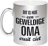 Zilveren geweldige oma cadeau koffiemok / theebeker 330 ml