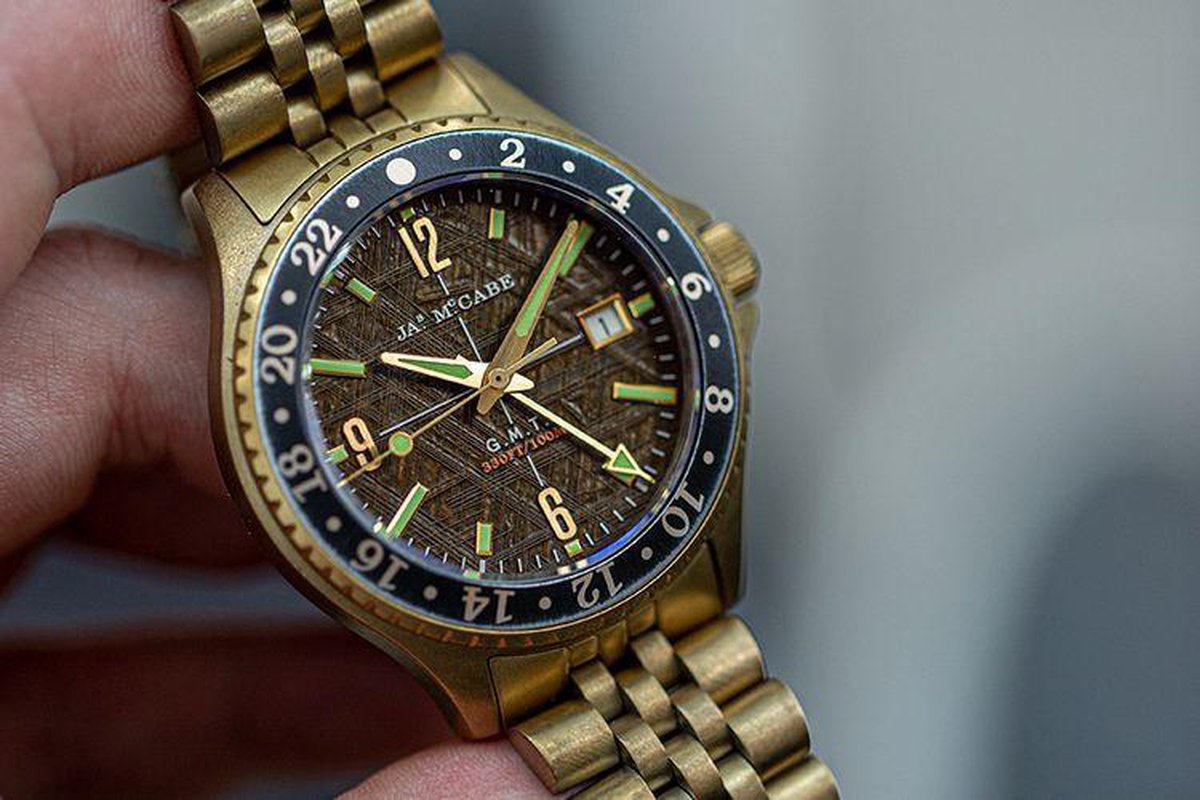 James McCabe Baja GMT JM 1036 33 herenhorloge 41 mm bol