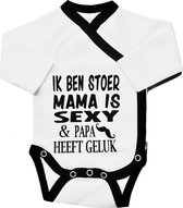 Baby romper - tekst - Ik ben stoer Mama is sexy en papa heeft geluk  - hart - kleding - omslagromper - zwart wit
