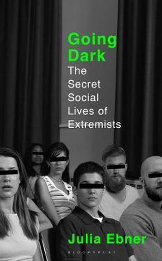 Couverture du livre : Going Dark The Secret Social Lives of Extremists. Texte vert sur fond noir avec une photo d'un groupe de personnes les yeux masqués par des barres noires.