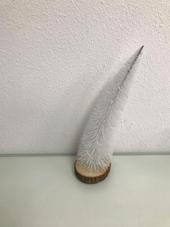 Witte kerstboom op een houten standaard met LED