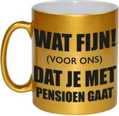 Wat fijn voor ons dat je met pensioen gaat koffiemok / theebeker - 330 ml - goudkleurig - VUT / pensioen - afscheidscadeau collega