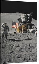Astronaut salutes beside U.S. flag (maanlanding) - Foto op Canvas - 60 x 90 cm