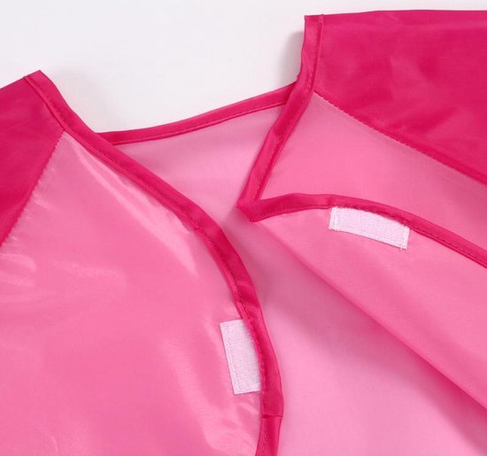 Roze kinderschort met klittenbandsluiting aan de achterkant.