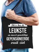 Dit is hoe de leukste en meest geweldige gepensioneerde eruit ziet cadeau tasje - zwart met witte letters - voor heren - Pensioen / VUT kado tas