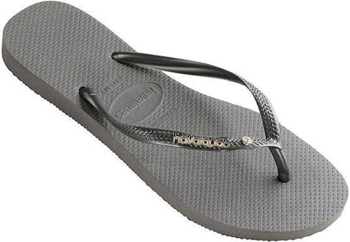 White havaianas hotsell with metal logo