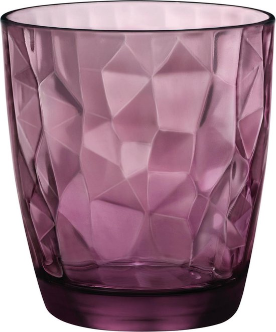 Verre haut violet avec un motif détaillé en forme de diamant.