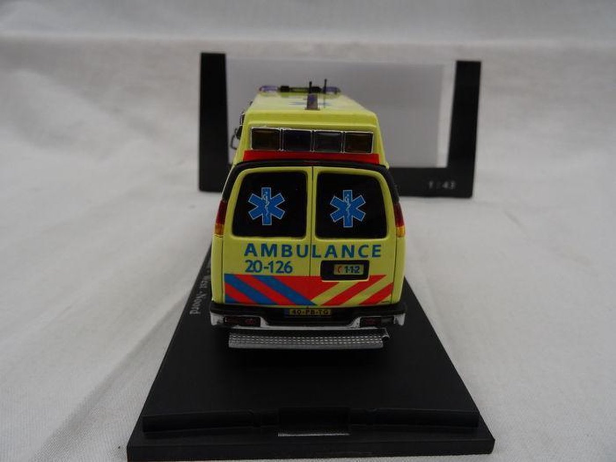 Chevrolet GMT 600 Ambulancedienst RAV Brabant Midden-West-Noord 1