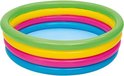Opblaasbaar zwembad met vier ringen in groen, geel, roze en blauw