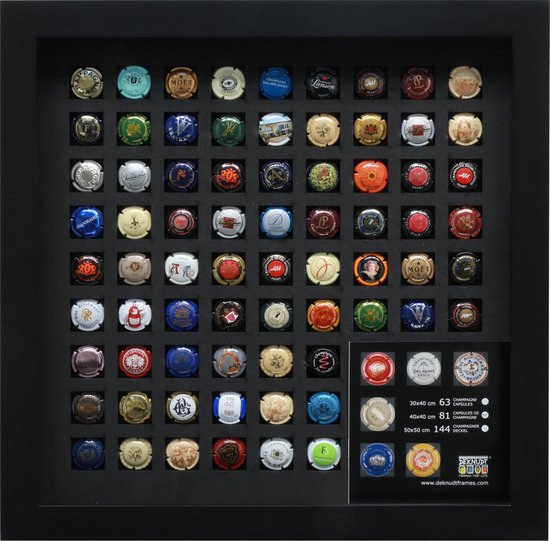 Zwart fotokader met 144 champagne capsules, elk met hun eigen vak.