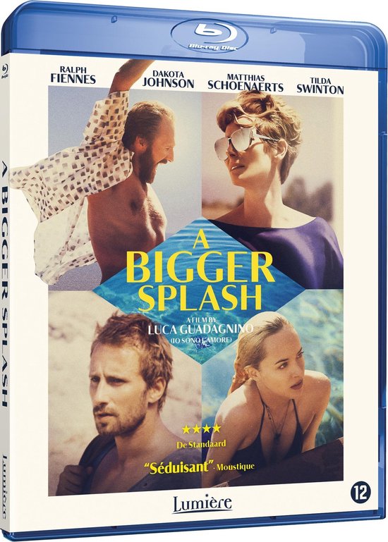 Blu-ray hoes 'A Bigger Splash'. Vier panelen met acteurs, titel en filmdetails.