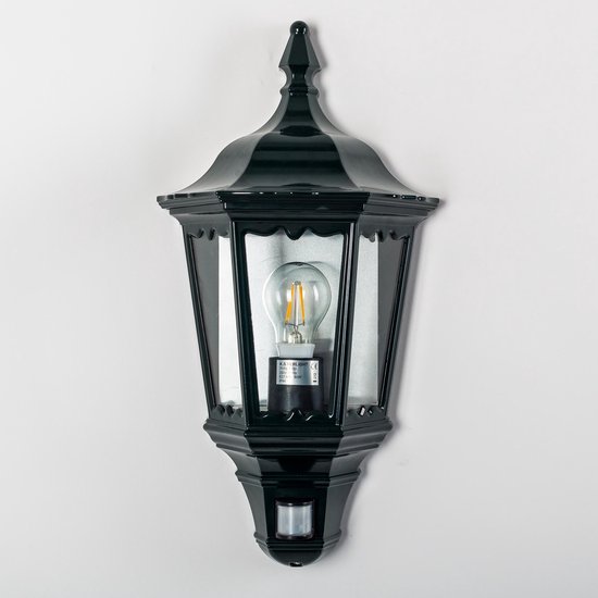 Zwarte klassieke wandlamp met LED-lamp en bewegingssensor.