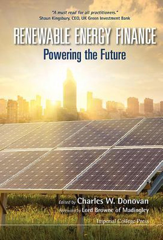 Couverture du livre "Renewable Energy Finance: Powering the Future" avec des panneaux solaires au premier plan et une ville à l'arrière-plan.
