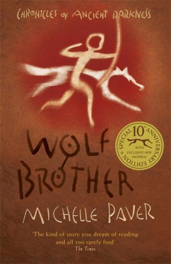 Boekomslag van 'Wolf Brother' door Michelle Paver, deel van de 'Chronicles of Ancient Darkness' serie. Met afbeelding van een jager met pijl en boog en een wolf op een rode achtergrond. Speciale 10e jubileumeditie.