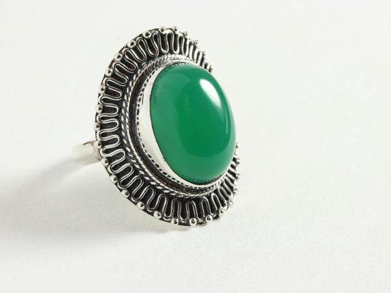 Bewerkte zilveren ring met groene onyx - maat 18