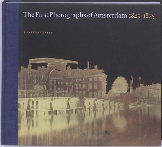 Cover van het boek 'The first photographs of Amsterdam 1845-1875'
