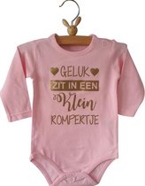 Baby Romper meisje roze met tekst | geluk zit in een klein rompertje | lange mouw | roze | maat 62/68   bekendmaking zwangerschap aanstaande baby meisje