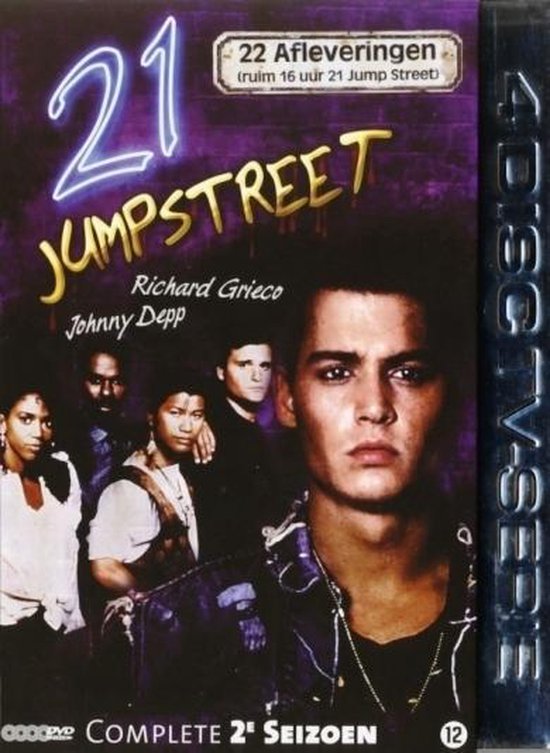 DVD-cover van 21 Jump Street Complete Seizoen 2 met Johnny Depp vooraan, Richard Grieco en anderen op de achtergrond. Tekst: 22 Aflleveringen (ruim 16 uur 21 Jump Street), 4 DISC TV-SERIE, Complete Seizoen 2.