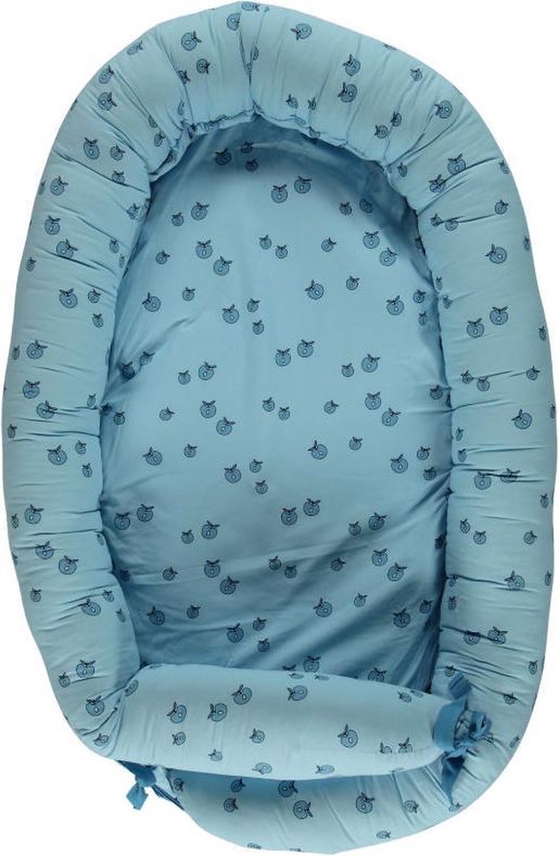 Smafolk babynest blauw met kleine appeltjes Smafolk babynest blauw met kleine appeltjes