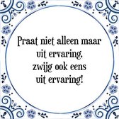 Tegeltje met Spreuk (Tegeltjeswijsheid): Praat niet alleen maar uit ervaring, zwijg ook eens uit ervaring! + Kado verpakking & Plakhanger