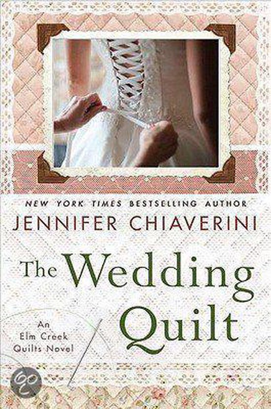 Couverture du livre "The Wedding Quilt" montrant un détail d'une robe de mariée en cours d'attacher.