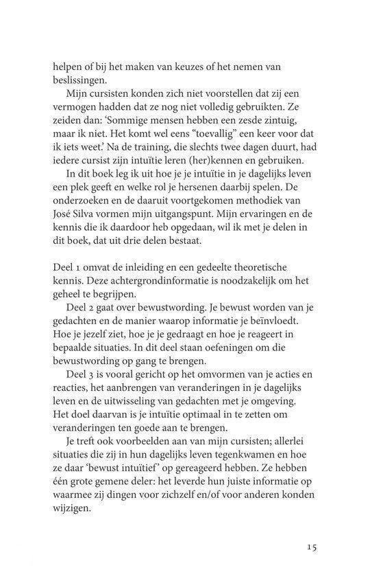 Tekstpagina uit een boek over intuïtie, met informatie over de inhoud en de opbouw van het boek.