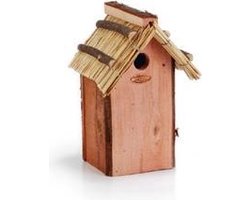 Houten winterkoning nestkast met rieten dak.