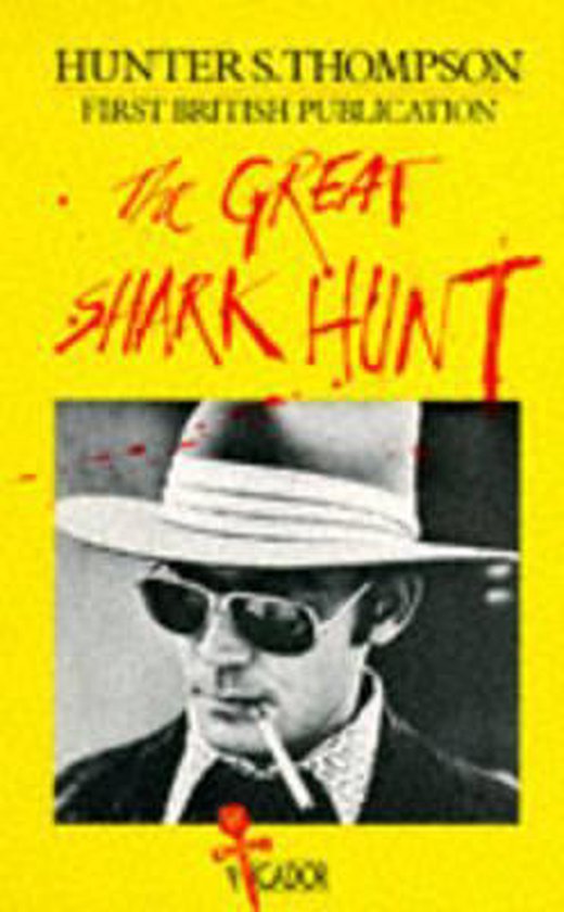 Boekomslag van 'The Great Shark Hunt' door Hunter S. Thompson. Een man met zonnebril en hoed rookt een sigaret.