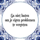 Tegeltje met Spreuk (Tegeltjeswijsheid): Ga niet haten om je eigen problemen te vergeten + Kado verpakking & Plakhanger