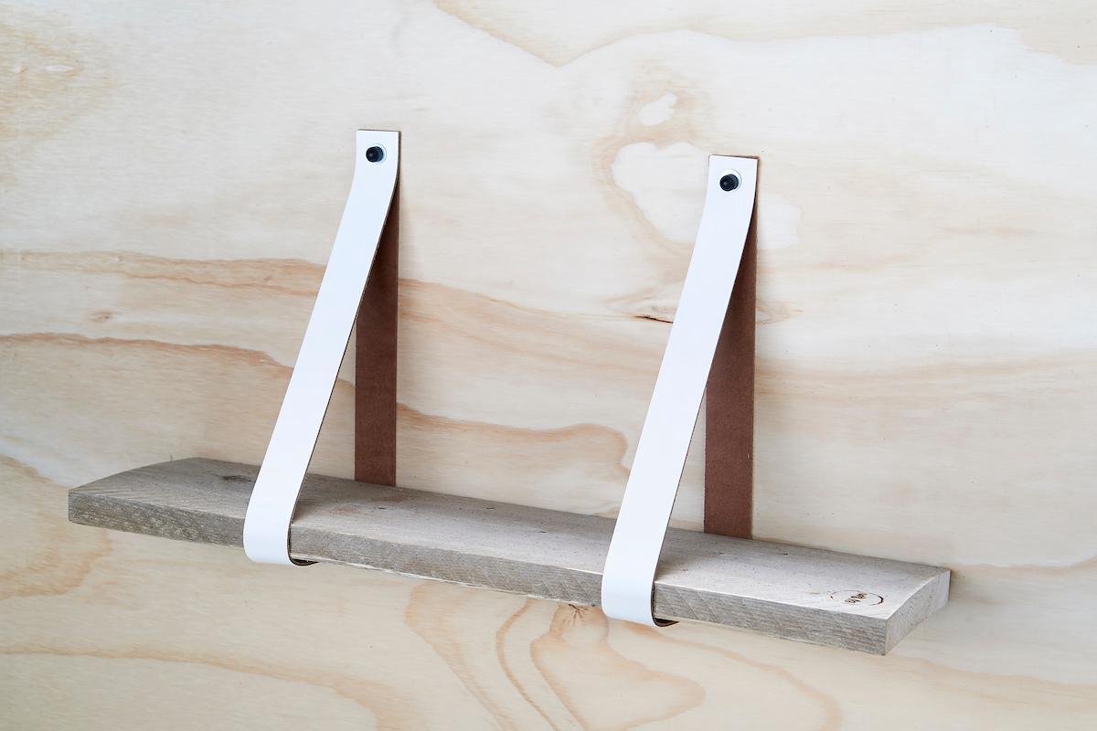 Leren Plankdragers Wit, Set van 2 stuks, 92 x 4 cm. incl bevestigingsmateriaal, exclusief plank