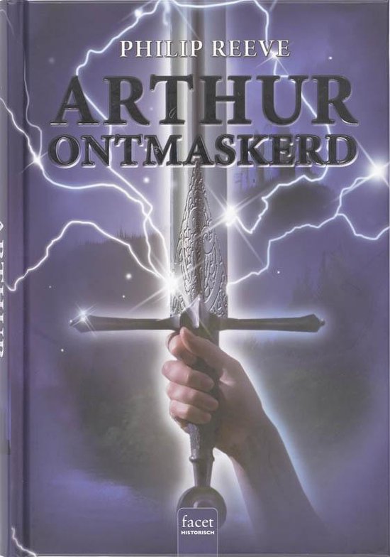 Boekomslag van 'Arthur ontmaskerd'. Een hand houdt een zwaard omhoog met bliksem op de achtergrond.