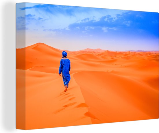 Canvas schilderij 180x120 cm - Wanddecoratie Een Berber loopt in de woestijn - Muurdecoratie woonkamer - Slaapkamer decoratie - Kamer accessoires - Schilderijen