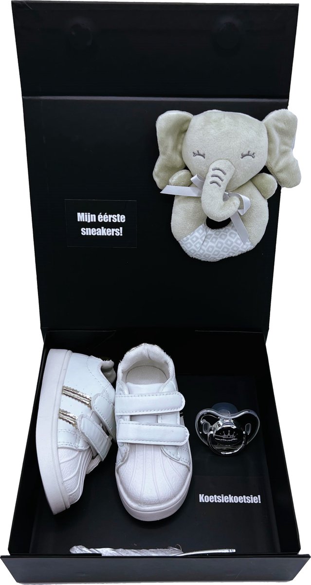 Goedkoopste Kraamcadeau - dreumes - 1e verjaardagscadeau - sneakers knuffel rammelaar en speen -ook rechtstreeks te vesturen met kaart
