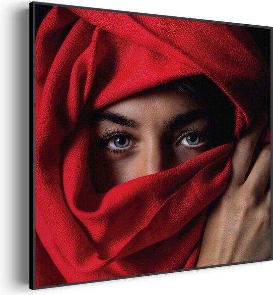 Akoestisch Schilderij Jonge Arabische Vrouw Met Rode Hoofddoek Vierkant Basic XL (100X100) - Akoestisch paneel - Akoestische Panelen - Akoestische wanddecoratie - Akoestisch wandpaneel